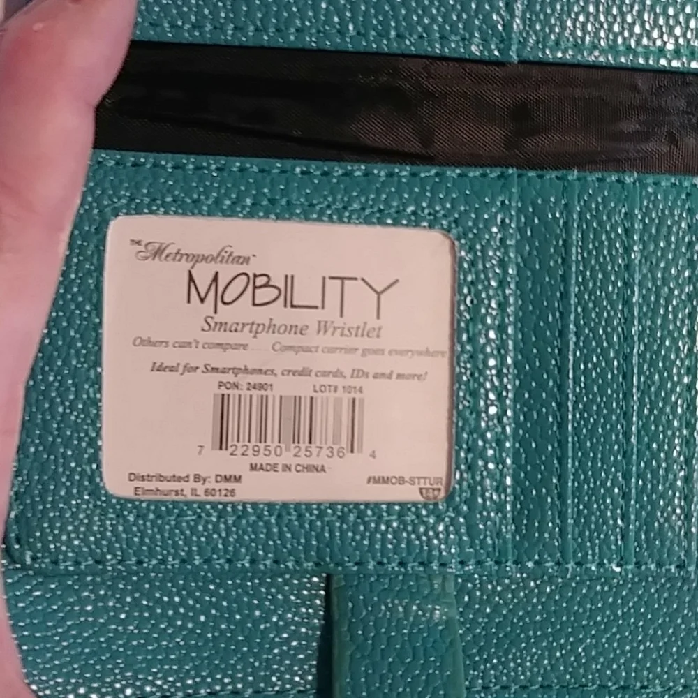 Mobility smartphone wristlet